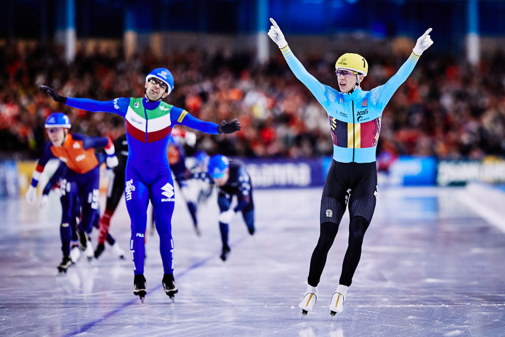 Bart verzekert eindzege World Cup met overwinning massastart